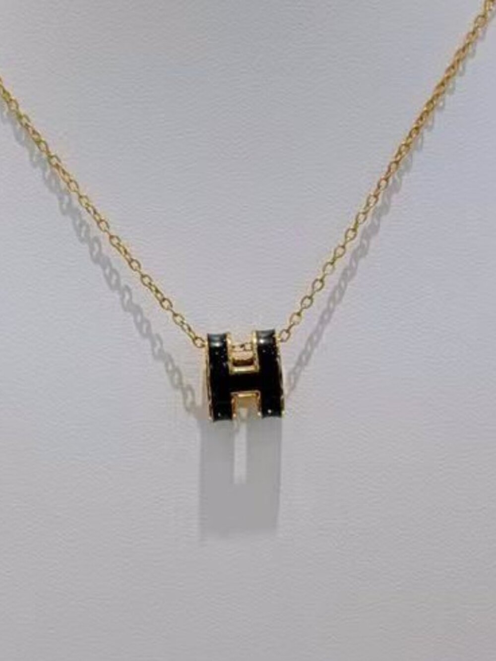 Black Letter H Pendant Necklace Gold Chain Minimalist Initial Charm Jewelry - Picture 2 of 3